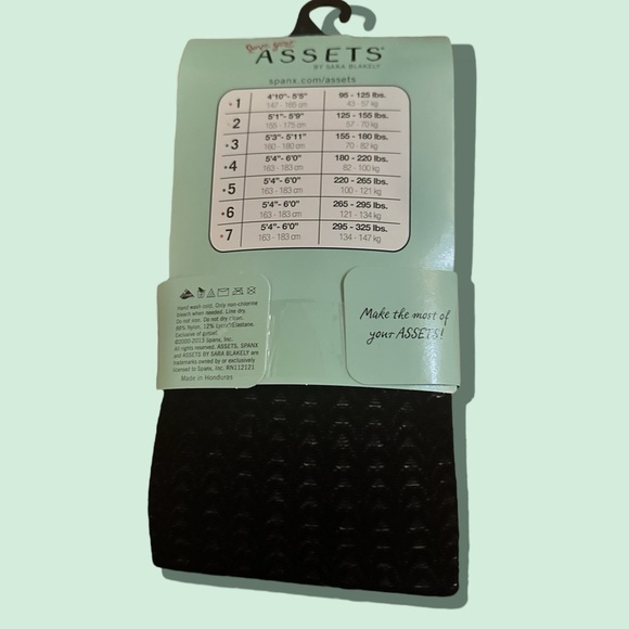 ASSETS by Sara Blakely Shaping Tights | Textured Wish Bone | Size 1 | Black - Picture 2 of 4